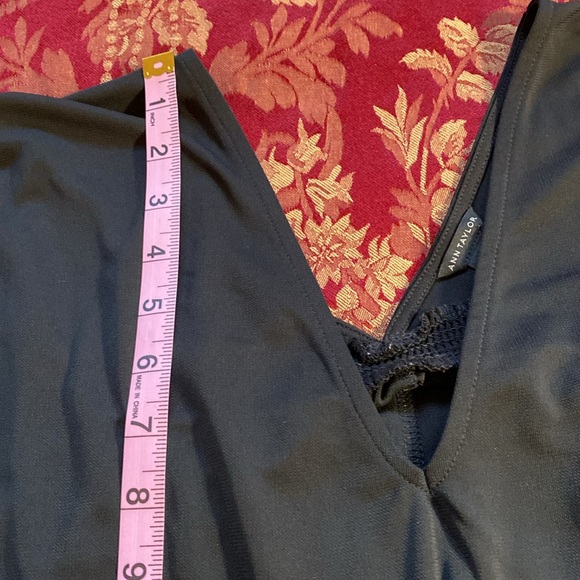 EUC - Ann Taylor - Black V Neck Flowy Top Size XS - Picture 10 of 10